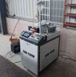 "Quận Yanchao, thành phố Cao Hùng" Máy hàn thép cầm tay 1500W. Hàn laser sợi quang (cấp dây tự động)