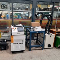 『台北市南港區』鋼鐵焊匠手持式光纖雷射焊接切割兩用機(自動送絲)。煙塵異味過濾系統